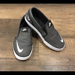 COPY - Boys Nike slip on size 2Y